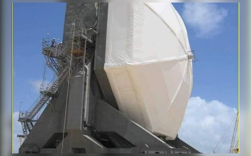 Klaidinanti žinutė, kurioje panaudota JAV radaro SBX-1 nuotrauka