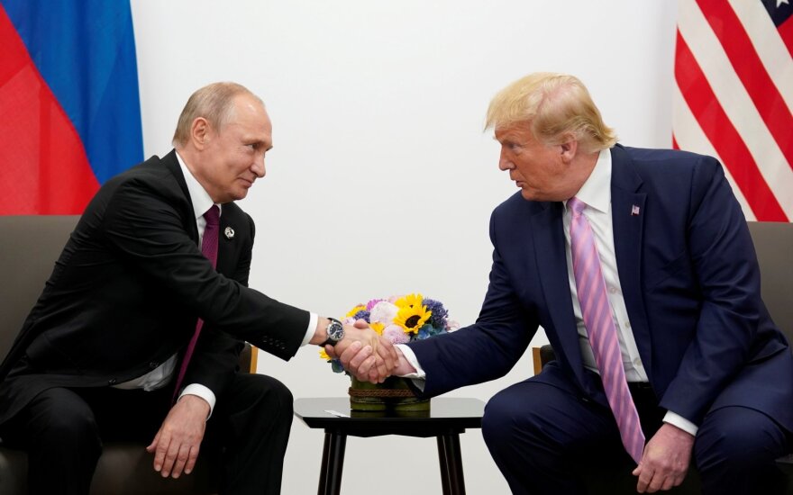 Trumpas ir Putinas paminėjo JAV ir sovietų pajėgų susitikimą prie Elbės