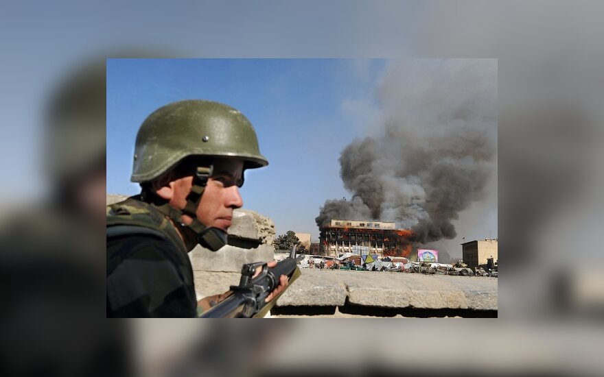 Afganistane autobusui užvažiavus ant pakelės bombos, žuvo 20 žmonių