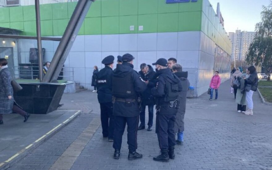 Žiniasklaida: Maskvos gatvėse pareigūnai masiškai dalina šaukimus