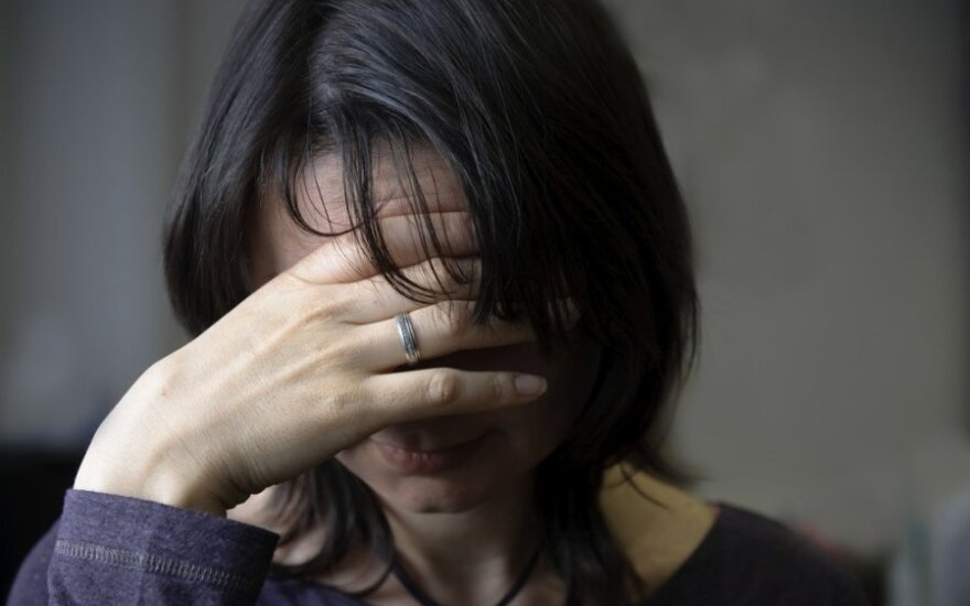 Smurtas šeimoje: bandymas „Skype“ pabendrauti su vyro meiluže vos nesibaigė tragiškai