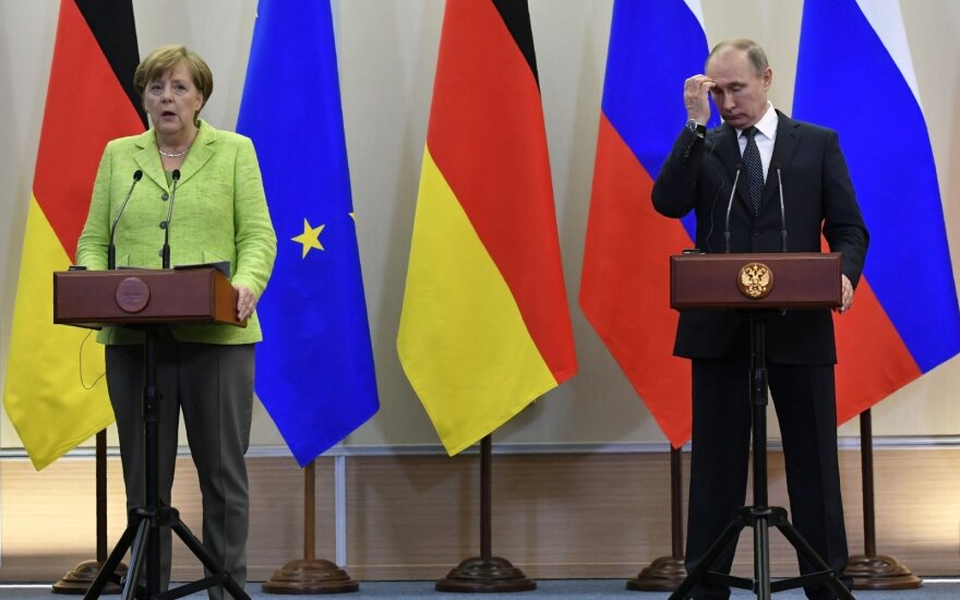 A. Merkel nori atnaujinti Minsko derybas dėl Rytų Ukrainos