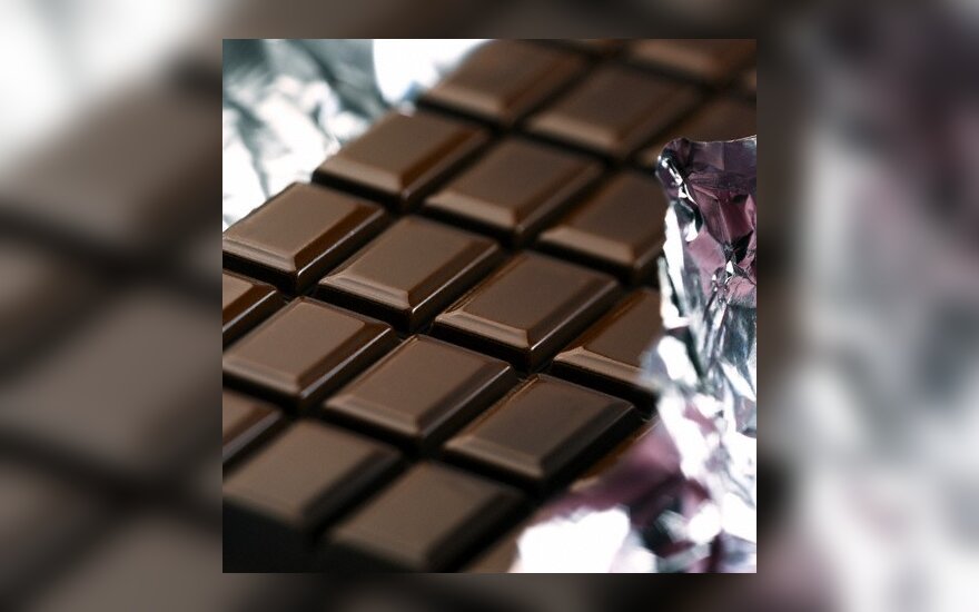 Už suvalgytą šokoladą motinos mušamas aštuonmetis iššoko per langą