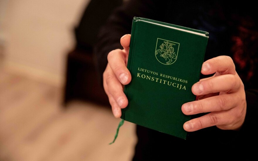 Lietuva mini Konstitucijos 30-metį: vyks tradicinis egzaminas, konferencija