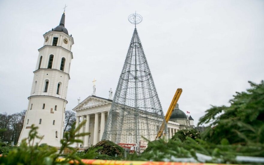 Vilnius ruošiasi Kalėdoms: egle taps aliuminio konstrukcija