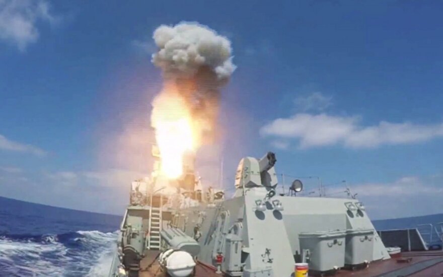 Rusijos karo laivai Viduržemio jūroje atakavo taikinius Sirijoje sparnuotosiomis raketomis