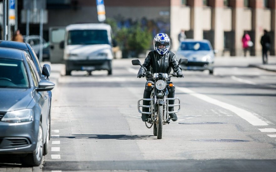 Motociklininkams paaiškino, ką reikėtų įvertinti prieš pamėginant važiuoti greičiau