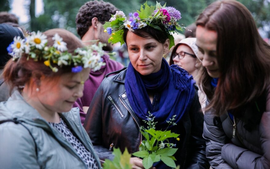 Vilniečiai Verkių parke atšventė tradicinę Rasos šventę
