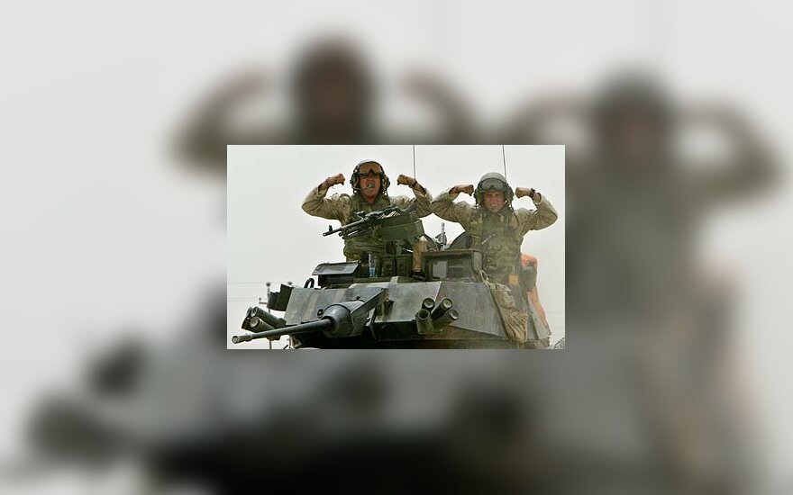 Fotografui pozuoja JAV kariai Irake