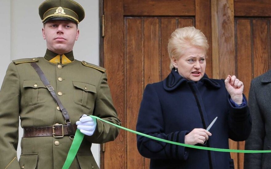 D. Grybauskaitė įvertino automobilių mokestį ir B. Bradauską