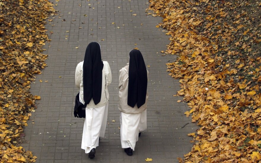 Į Afriką išvykusios dvi vienuolės grįžo pastojusios