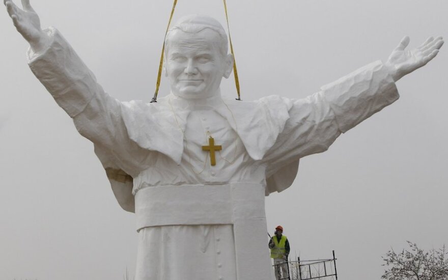 Gigantiška Jono Pauliaus II statula Lenkijoje