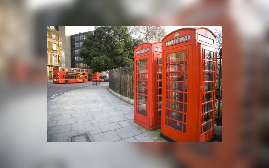 Britanijos miestelyje parduotuvė įrengta telefono būdelėje