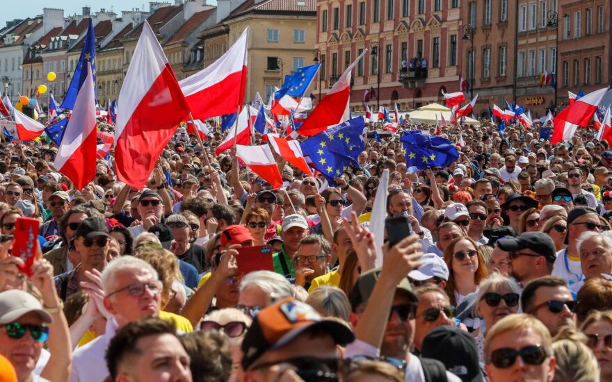 Lenkijos opozicija surengė plataus masto antivyriausybinį protestą
