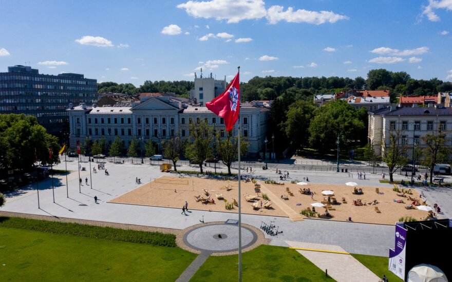 Vilniaus savivaldybė skelbia sutarusi su NŽT dėl tolesnio Lukiškių aikštės valdymo