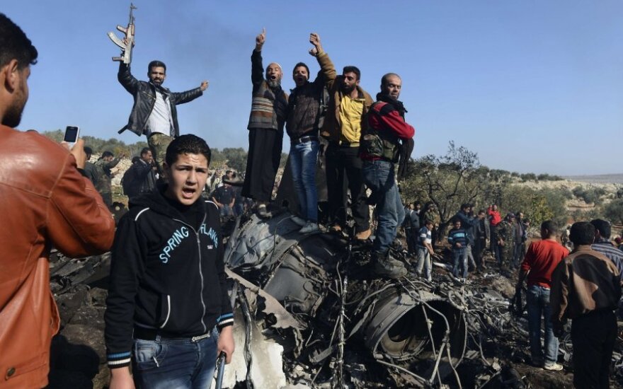 Sirijos sukilėliai numušė naikintuvą