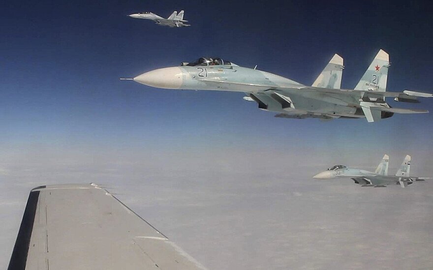 Rusų naikintuvas – vos trys metrai nuo JAV lėktuvo