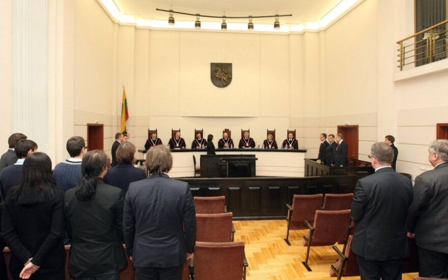 Konstitucinis Teismas svarsto kalbininkų vaidmenį dėl pavardžių rašybos pase
