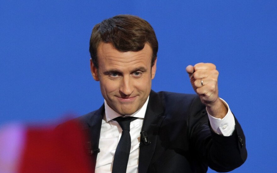 Apklausos E. Macronui žada pergalę Prancūzijos parlamento rinkimuose