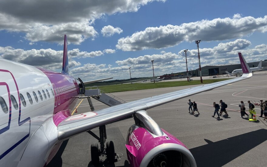 „Wizz Air“ atidaro naują maršrutą iš Vilniaus, bet naikina kitus du
