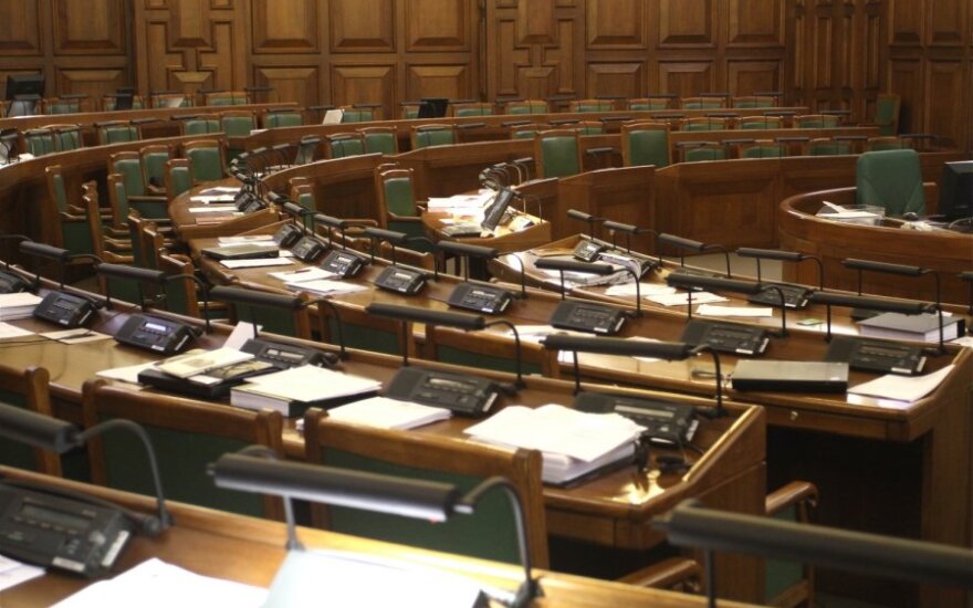 Latvijos „Vienybė“ gali pašalinti iš partijos kelis į Seimą išrinktus savo narius