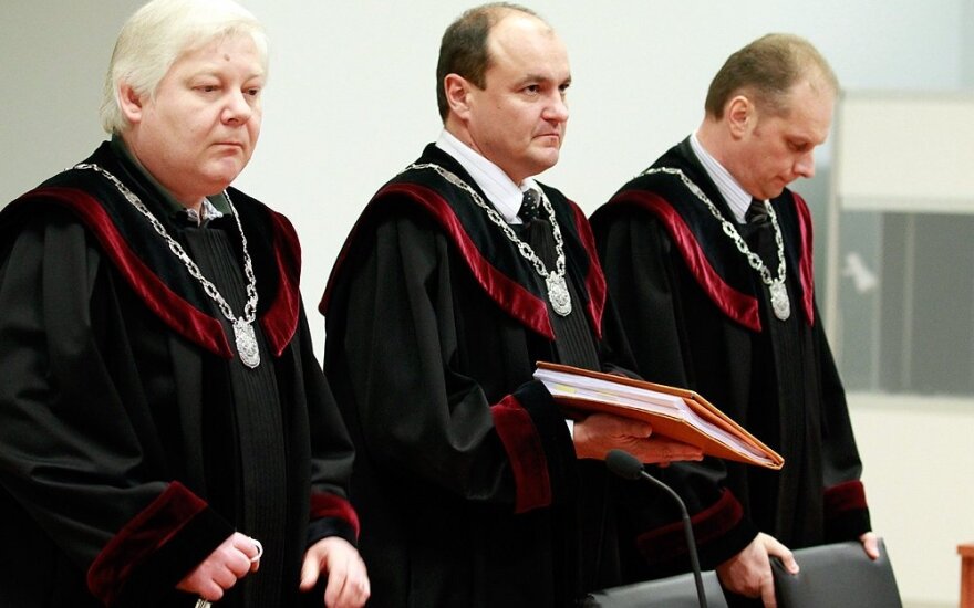 Teisėjai (iš kairės į dešinę) Edvardas Juozėnas, Valdas Petraitis ir Artūras Pažarskis
