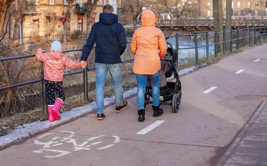 Danijoje gyvenusiai lietuvių šeimai iš šalies teko bėgti su trimis mažamečiais: tarnybos įspėjo, kad vaikai bus atimti