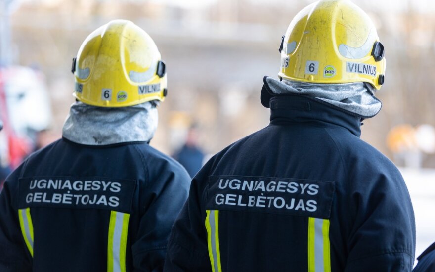 Vilniaus, Šiaulių ir Panevėžio priešgaisrinėms gelbėjimo valdyboms bei Ugniagesių gelbėtojų mokyklai bus perduotos 4 automobilinės kopėčios