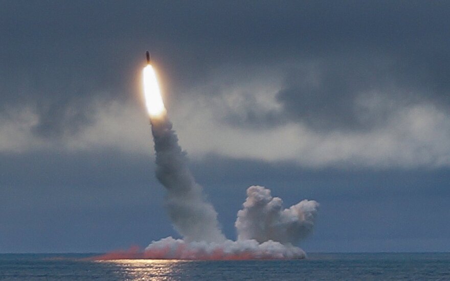 Rusų povandeninis laivas paleidžia balistinę raketą