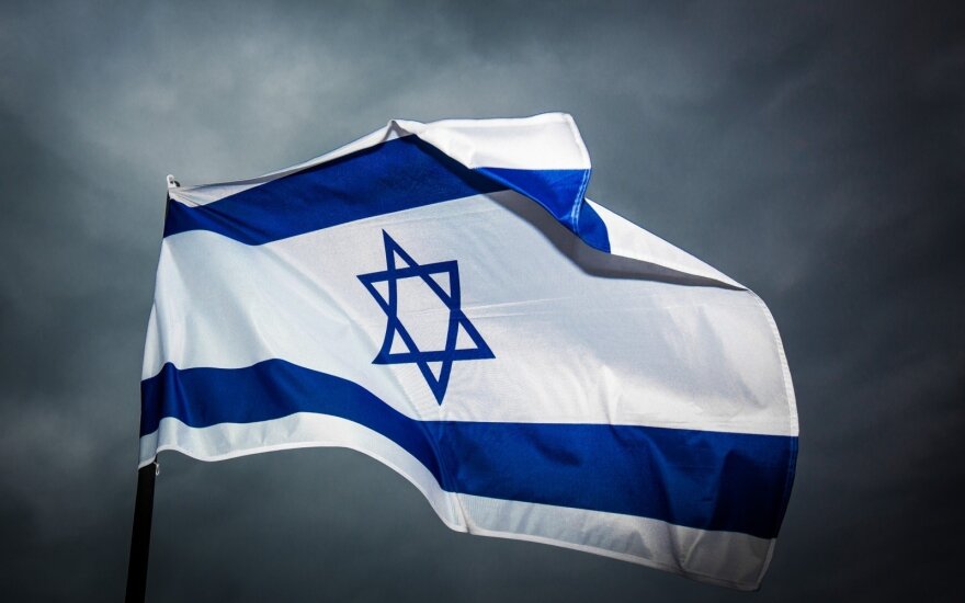 Izraelis oficialiai priėmė pirmą JAE ambasadorių