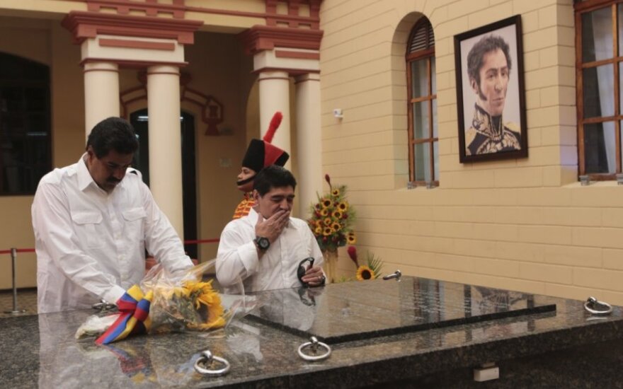 Argentinos futbolininkas Maradona aplankė Venesuelos prezidento kapą