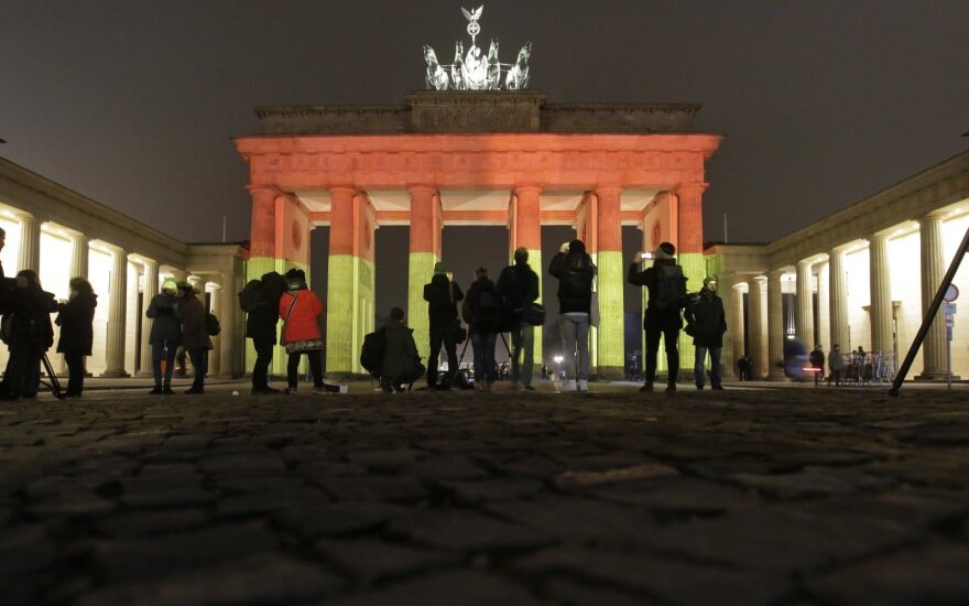 Brandenburgo vartai antradienį nušviesti Vokietijos vėliavos spalvomis