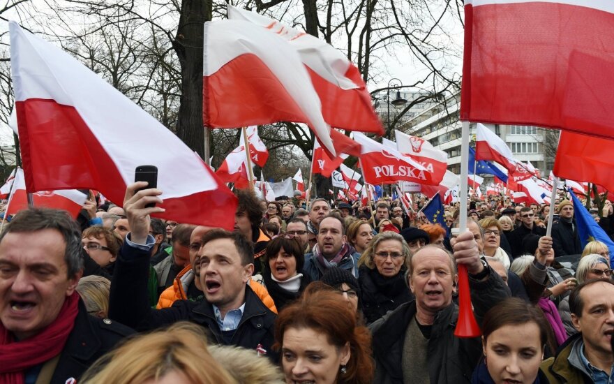 Lietuvos politikai: įvykiai Lenkijoje kelia nerimą