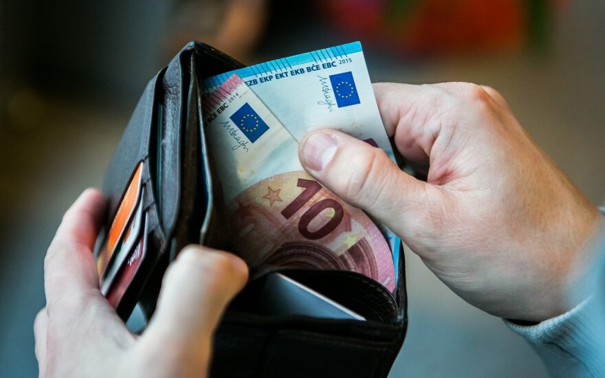 Bandymas pasinaudoti svetimu galimybių pasu baigėsi skaudžiai: paskirta 5000 eurų bauda