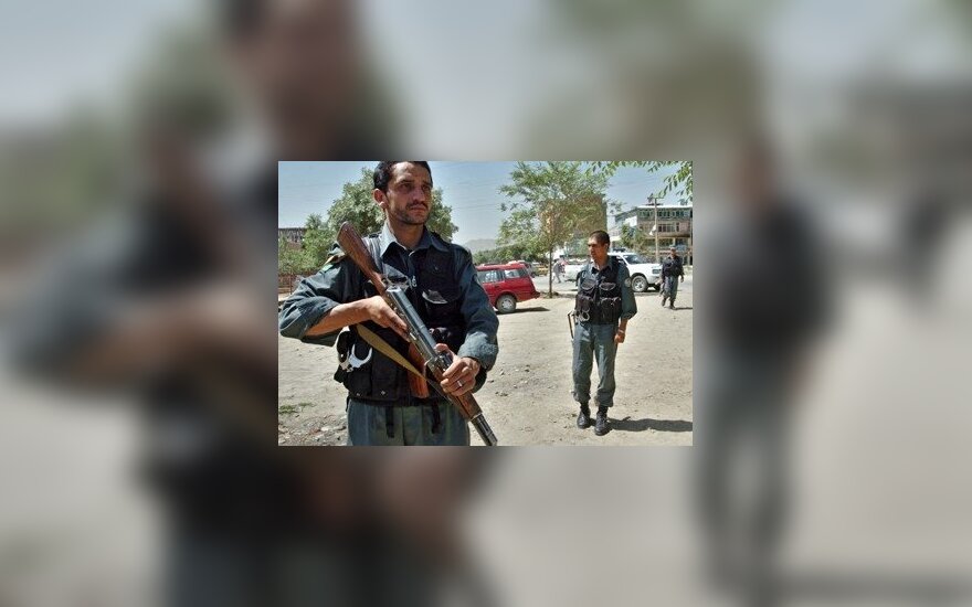 NATO afganų policijos apmokymai kainuoja milijonus