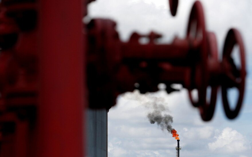 „Biržos laikmatis“: sumažėjus atsargoms JAV, šoktelėjo naftos kaina