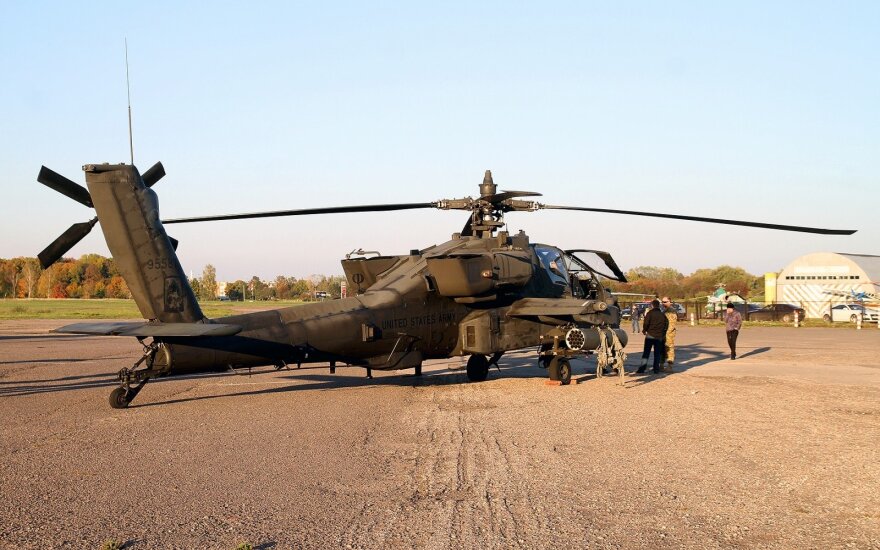 JAV sraigtasparnis „Apache“ pirmą kartą smogė „Islamo valstybei“ Irake