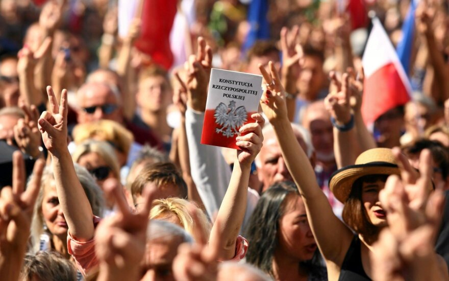 Lenkai protestavo prieš teismų sistemos reformas