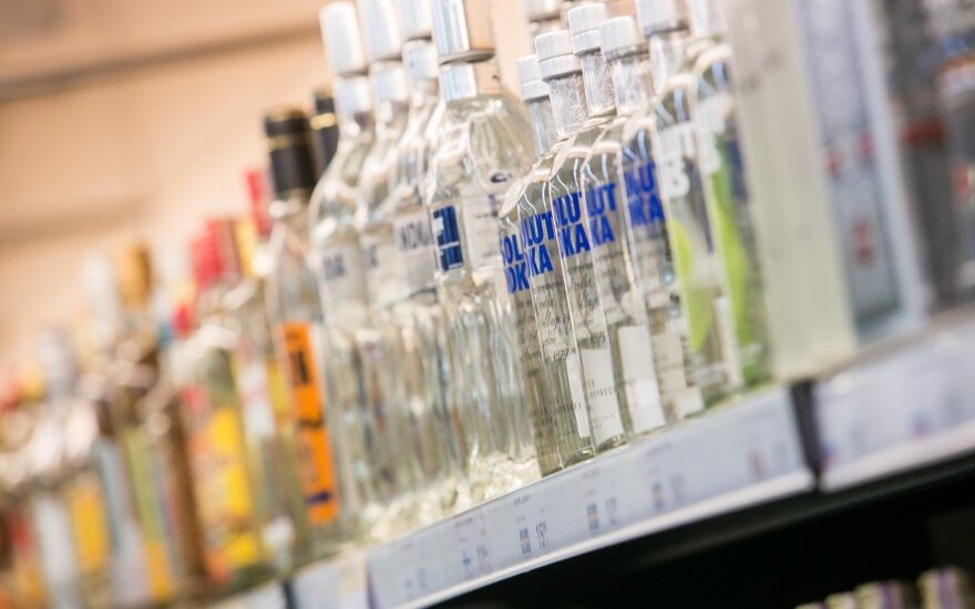 Alkoholio vartojimas viešoje vietoje baigsis ir 200 eurų bauda