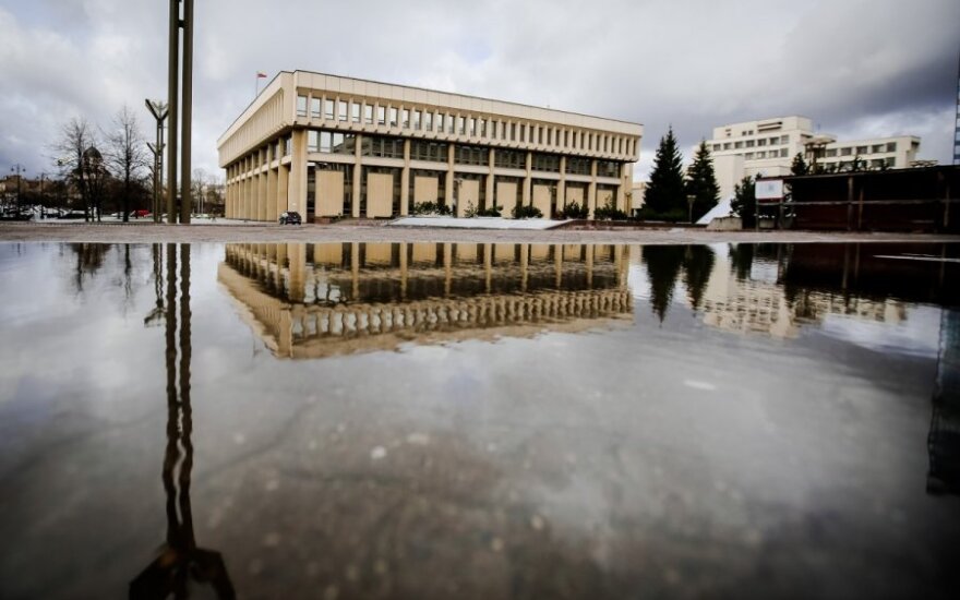 Kitų metų Seimo biudžetą didina parlamentarų išeitinės