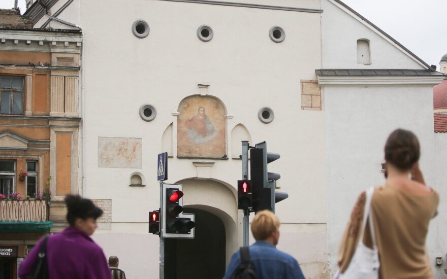 Vilniuje stipriai girtą vairuotoją sustabdė Aušros Vartų bažnyčia
