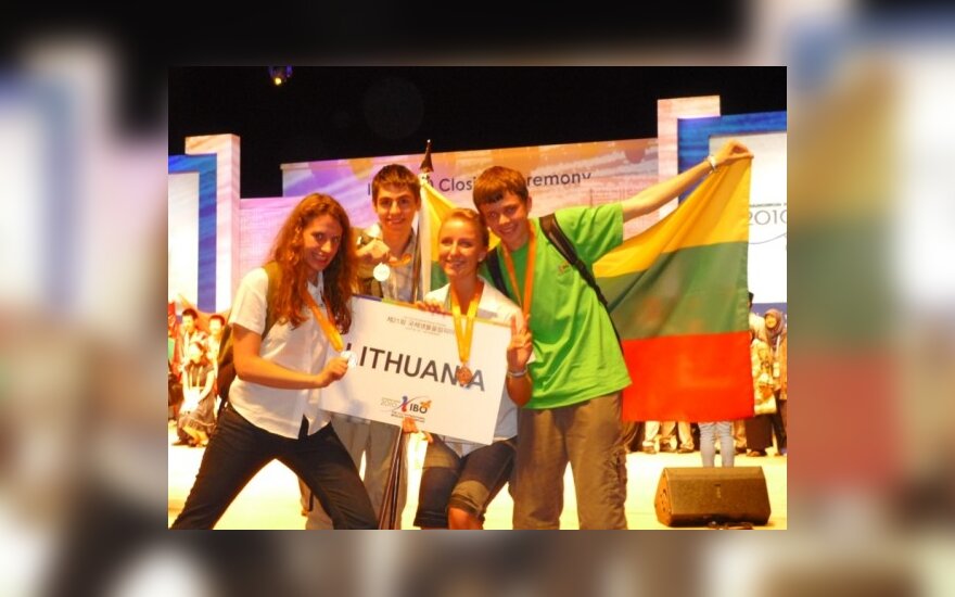 Iš Korėjos Lietuvos jaunieji biologai sugrįžta su pirmuoju aukso ir bronzos medaliais