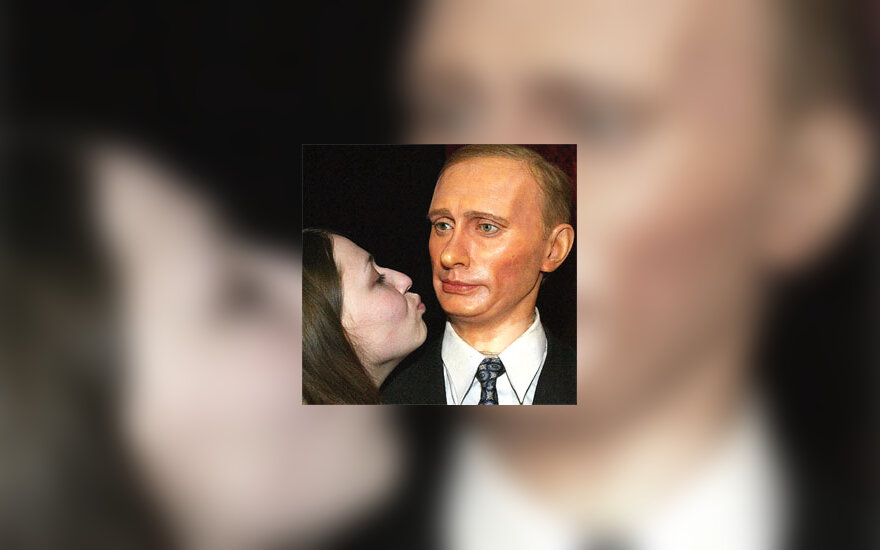 Mergina bučiuoja vaškinį Putiną