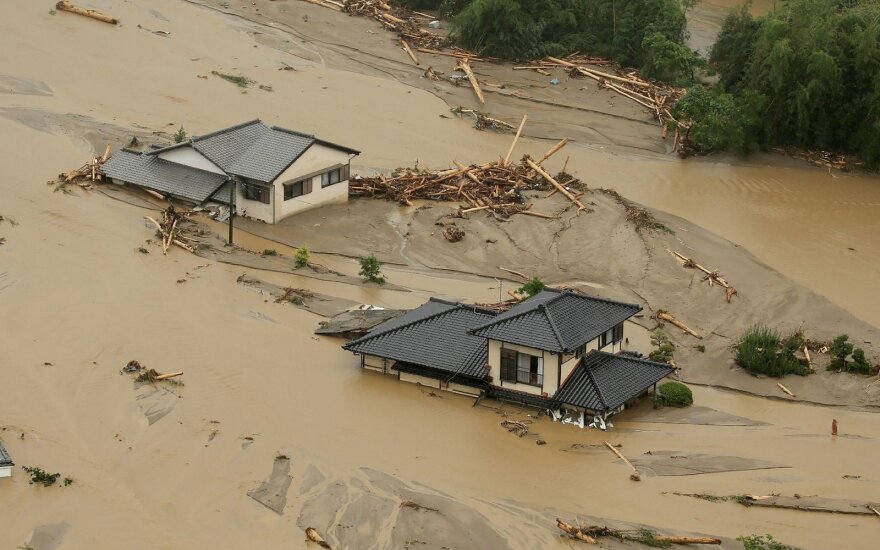 Potvynis siautėja pietų Japonijoje