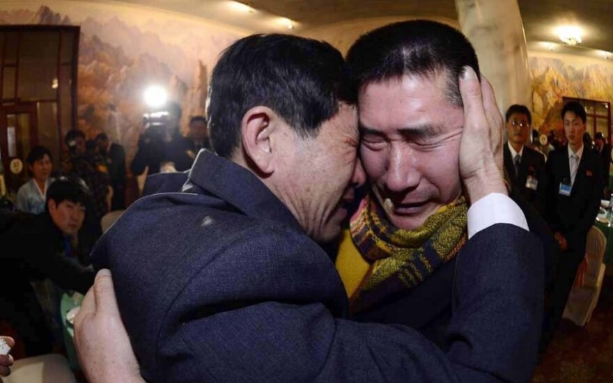 Šiaurės Korėjoje – emocingi susitikimai