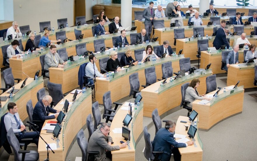 Seimas sumažino kartelę referendumui dėl pilietybės