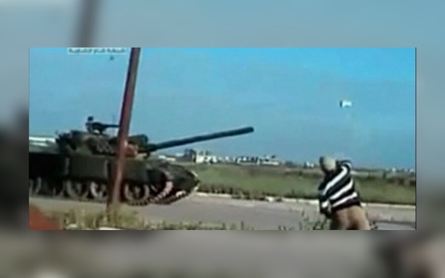 Sirijos kariuomenės tankai prie Derijos miesto