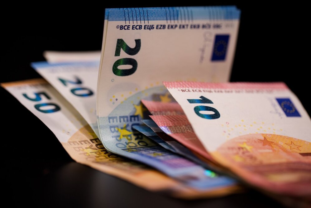 Kas antras lietuvis investuoja iki 100 eurų per mėnesį: kur dažniausiai nukreipia pinigus