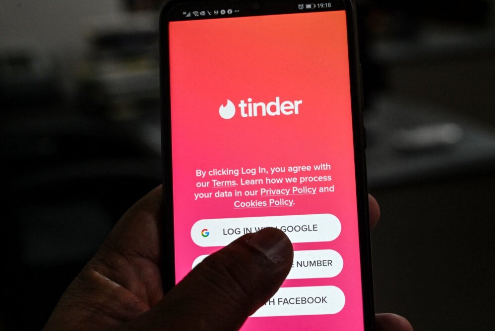 „Tinder“ siūlys pasitikrinti, ar nauja pažintis neturi teistumo, nėra seksualinių nusikaltėlių registre