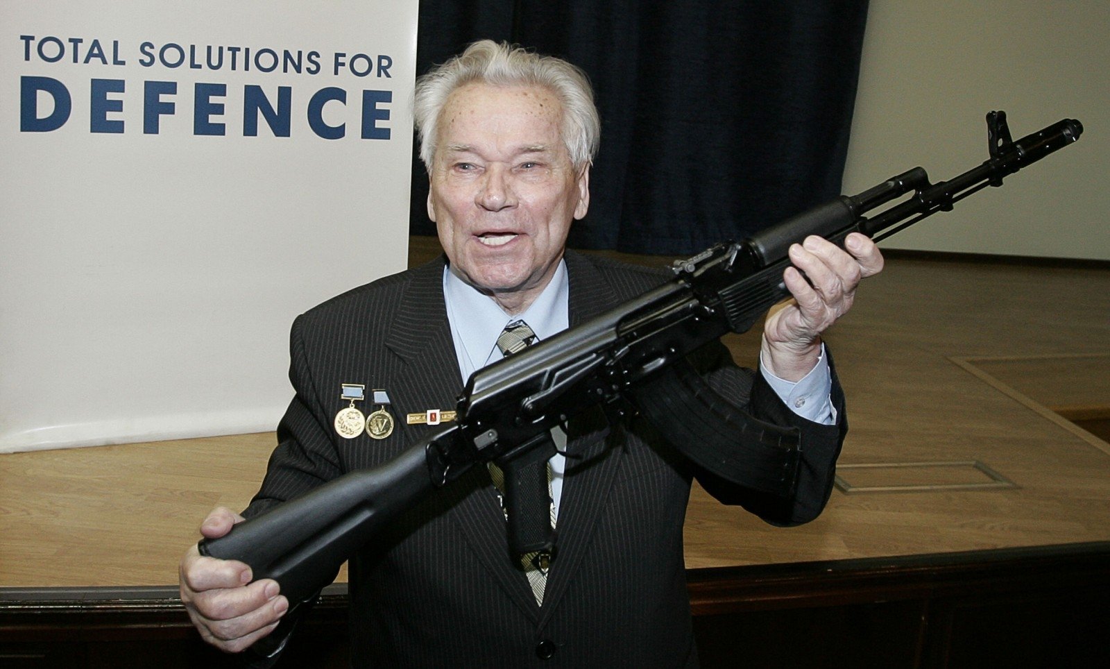 Михаил Калашников и АК-47